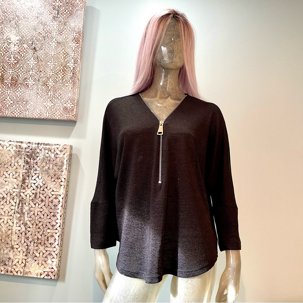 Joseph Ribkoff Top. Wears much larger than  JR size 16. Armpit to armpit is 27”